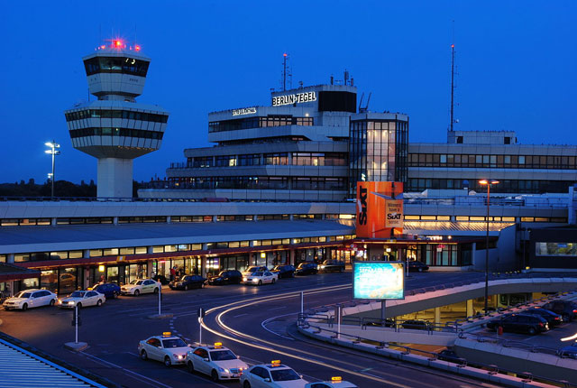 Flughafen_Tegel_Tower_und_Hauptgebaude